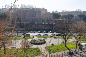 Roman Retreat En-suite Room