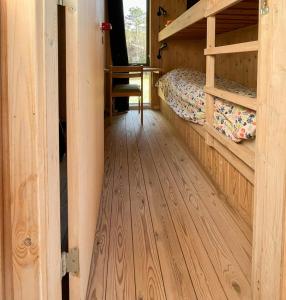 Enjoy The Atmosphere In Wooden Summer House By The Bay