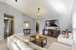 Pine Tree Paradise - Upper Grand Lagoon