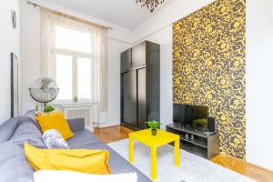 Cozy Gallery Loft in Garam Street by NW