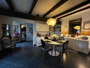 Sejours chez l'habitant Une Chambre d'Hotes dans charmante longere Charentaise : photos des chambres