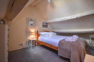 Dukes House, Penrith - Stunning Large Home - Town Centre on your Doorstep - 5 Bedrooms & Sun Trap Garden - Lake District Stay