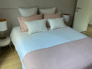 Villas Villa Spacieuse avec Spa - Calme et Proche Plage, Lac et Golfs - FR-1-791-3 : photos des chambres