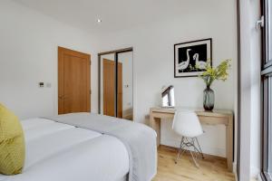 The Borough Collection near London Bridge and Borough Market - by Short Stories London