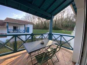 Appartements Appartement T2 avec piscine, proche thermes, terrasse, parking, petit animal OK, Cambo-les-Bains - FR-1-495-142 : photos des chambres