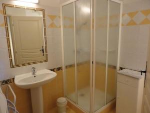 Studio familial paisible avec piscine au cœur de Valensole - FR-1-822-3