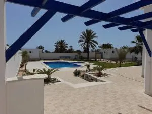 RDC Villa Mimosas avec piscine à Tezdaine - 阿格希尔