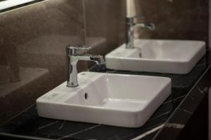 Ma Pi Leng Horizon Hostel - Tour & Motobike rental