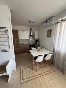 Seafront Island Paradise - Emily 3