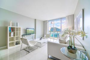 Panoramic City Views From 45th Floor Brickell Condo