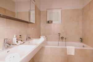 Three-Bedroom Family Suite with Free Tauern Spa Entry room in Auhof Wirtshaus & Suiten