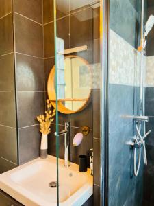 Sejours chez l'habitant Evasion Tropicale - Villa d'Artiste avec Jacuzzi Prive dans un jardin Exotique : photos des chambres