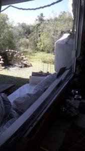 cabaña sin luz en campo