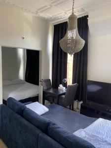Rotterdam Inn