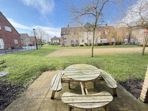 East Bay Cottage - Part of the The Bay Filey Holiday Village with pool, gym and direct beach access, pub, restaurant, tennis and meadows walks