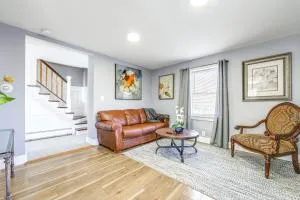 half Mi to Dtwn and Harbor Park Home with Large Yard! - Glen Cove