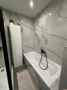 Appartements # Le 13 # Nouveau T3 renove au calme vue sur les Vosges : photos des chambres