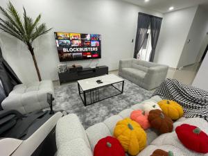 Ujong Pasir 4BR Moden House by Jeffery Lam Home Management