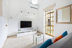 Bright and Cozy Two-Bedroom Apartment Near Sliema Promenade