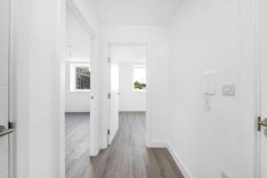 Stylish 2-Bed Apartment with Free Parking