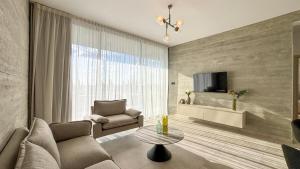 Malberry Park 302 - Modern 2bedroom Apt with Shared Heated Pool, Sauna, Gym, Jacuzzi