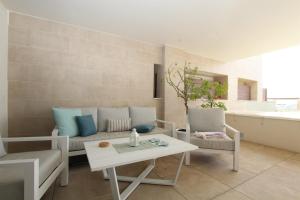 Stylish apartment with private plunge pool