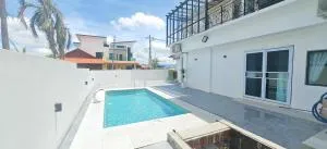 Ipoh Lahat Mines Private Pool Lake Villa by IWH Suites - 斯里伊斯兰德