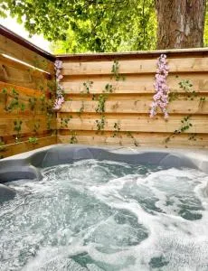 Boann 5 - Hot Tub-Hunting Tower Lodges-Luxury-Families-Romantic - Luncarty