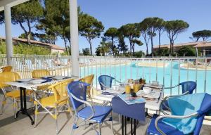 Maison, 8 places, 3 chambres, clim, piscine, tennis