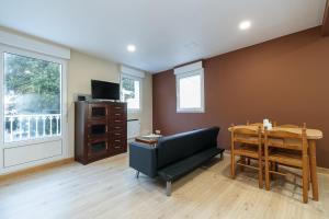 Cómodo y económico by CABANA Rentals