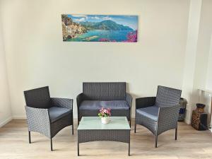 Beautiful 3 Room big Apartment with kitchen and Balcony