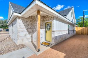 Sunrise Farm with 2BR and 2 BA NEW