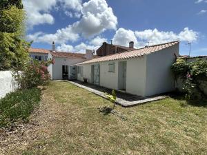 Maisons de vacances Maison renovee avec jardin, proche plage, 4 couchages, Barbatre - FR-1-224B-744 : photos des chambres