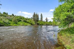 Perfectly Located 2 Minute Walk Lift Downtown Avon