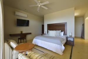 Casa Caracol - Tropical Garden with Pool, Palapa & Sunset Views