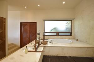 Casa Caracol - Tropical Garden with Pool, Palapa & Sunset Views