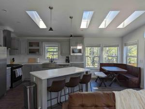 Brand New Build 4 BR Secluded Unbelievable Views