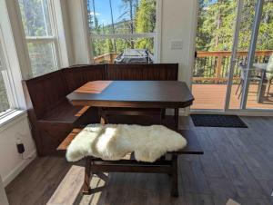Brand New Build 4 BR Secluded Unbelievable Views