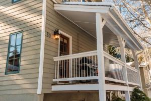 3 Bedroom 2 Bathroom Alpine Getaway right in Avon