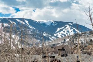 Spacious Seasons Vacation Home Steps To Lift