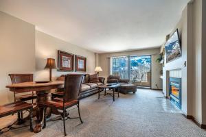 Spacious Seasons Vacation Home Steps To Lift