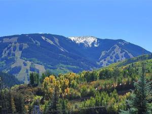 Spacious Seasons Vacation Home Steps To Lift