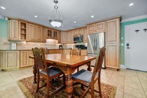 Perfectly Located Vail Home Hot Tub On Bus Lines