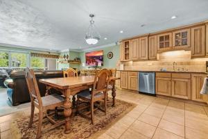 Perfectly Located Vail Home Hot Tub On Bus Lines