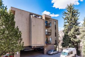 Cozy 3BD 2BA Mt Condo Overlooking Eagle River
