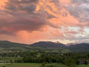 Beautiful Secluded Rocky Mountain Hideaway
