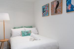 Fantastic Location 2BR in CBD with Pool Gym Sauna