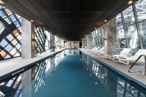 Amazing Pool Luxe 2 Bed 2 Bath with Pool Gym Sauna