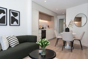 Amazing Pool Luxe 2 Bed 2 Bath with Pool Gym Sauna