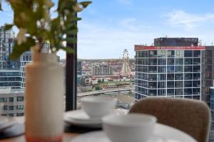 Free Parking Fantastic View 2 Bed 2 Bath Next to Garden